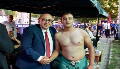 250den fazla pehlivan katıldı: Yörüklerin güreşi renkli geçti