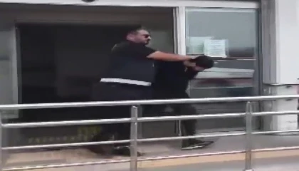 Adana sıcağında montla trafiğe çıkınca polise yakalandı