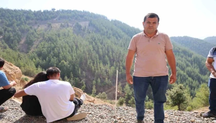 Adanada 35 yıldır bitmeyen yol çilesi: 5 kişinin hayatını kaybettiği yolda acı nöbet