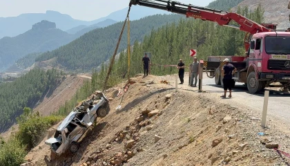 Adanada 5 kişiye mezar alan otomobil uçurumdan çıkarıldı