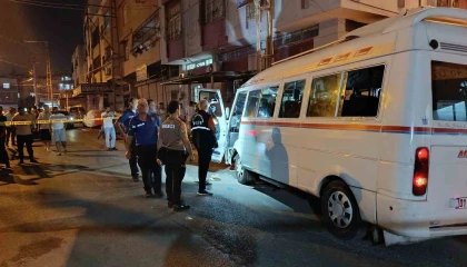 Adanada dolmuşa silahlı saldırı: Sürücü yaralı halde 600 metre sürdü ama kurtarılamadı