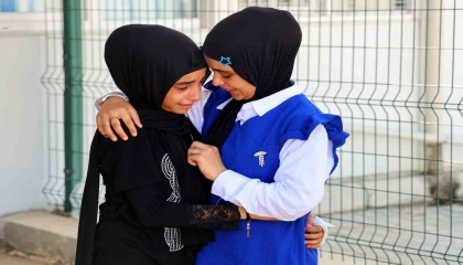 Adanada kampta kalan 160 Suriyeli daha 4 otobüs ve 2 tırla ülkelerine geri döndü