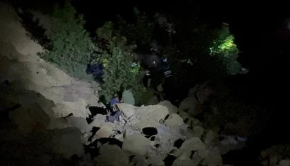 Adanada otomobil uçuruma yuvarlandı: 5 ölü