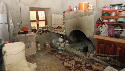 Alanya Belediyesinden yaşlı kadına konteyner ev desteği