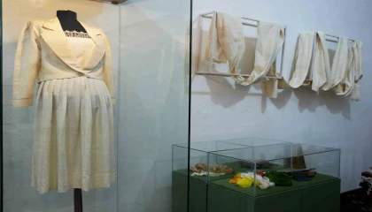 Alanyada ipeğin izinde sergisi, tarihi bedestende açıldı