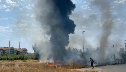 Alanyada kaynak makinesinden sıçrayan kıvılcım yangına neden oldu