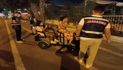 Alanyada yaya yollarına araçla giren 20 sürücüye 43 bin TL ceza