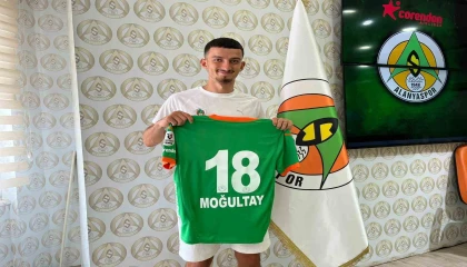 Alanyaspor kadrosuna kattığı 4 oyuncu için imza töreni düzenledi