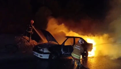 Alevlere teslim olan otomobil kullanılamaz hale geldi