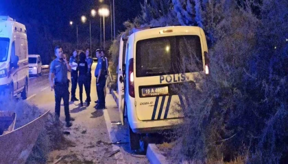 Alkollü sürücü Burduru savaş alanına çevirdi: 3ü polis 10 yaralı