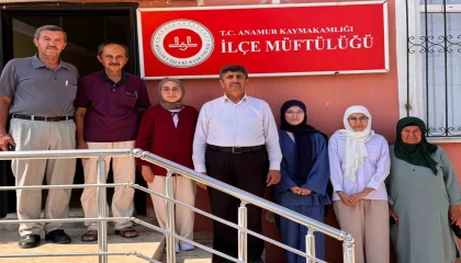 Anamurlu 3 öğrenci umre yolunda