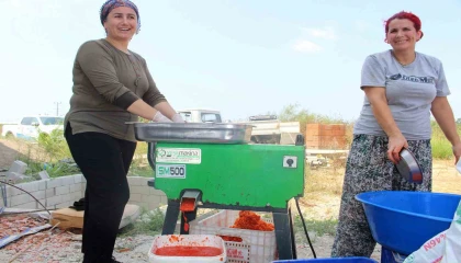 Antalya Büyükşehir Belediyesinden üreticiye makine desteği
