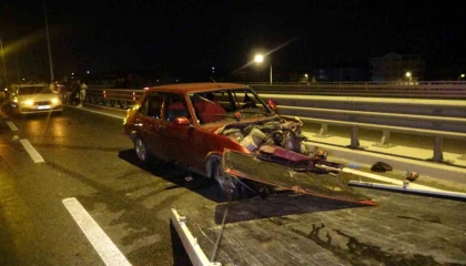 Antalyada aynı yerde iki ayrı kaza 2 kişinin yaralanmasına, trafiğin de 2 saat kapanmasına neden oldu