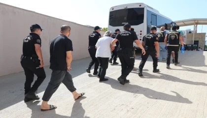 Antalyada eş zamanlı operasyonda 171 aranan şahıs yakalandı