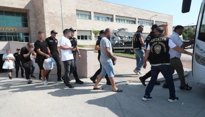 Antalyada eş zamanlı operasyonlarda 236 aranan şahıs yakalandı