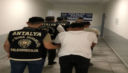 Antalyada kendini devlet görevlisi olarak tanıtıp vurgun yapan 4 şüpheli tutuklandı
