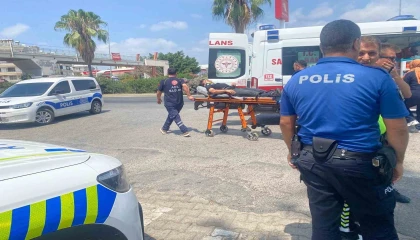 Antalyada motosikletten düşen sürücü yaralandı