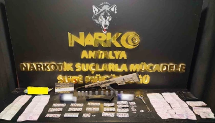 Antalyada uyuşturucu operasyonlarında 1 haftada 28 olayda yakalanan 17 kişi tutuklandı