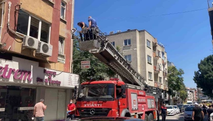 Apartmandan gelen kötü koku ekipleri harekete geçirdi