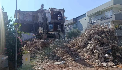 Arka sokaktaki yıkım evleri salladı, panikleyen mahalleli 112yi aradı