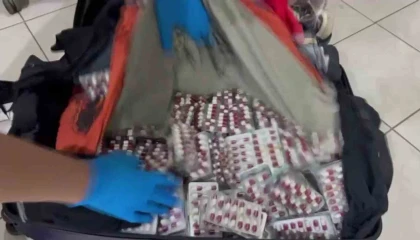 Bavulundan 5 bin 642 adet uyuşturucu hap çıktı: Yıllık içeceğim dedi
