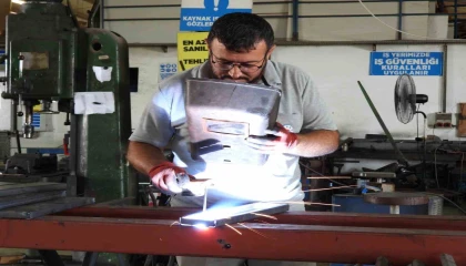 Belediye atölyesi üretiyor, Kepez güzelleşiyor