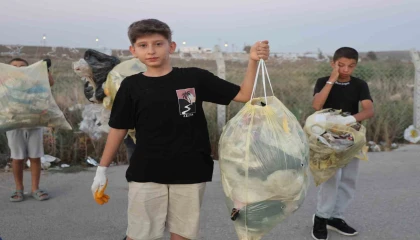 Ben başladım sıra sende sloganıyla çöp toplama hareketini başlatan Miraça belediye ekiplerinden destek