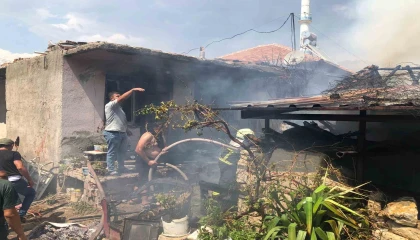Burdurda ahırda çıkan yangın eve sıçradı: 6 kişi dumandan etkilendi