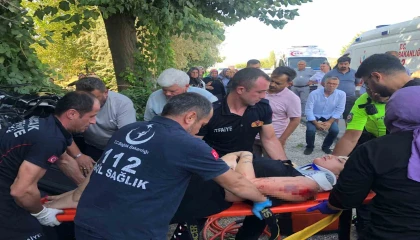 Burdurda traktör otomobille çarpıştı: 4 yaralı