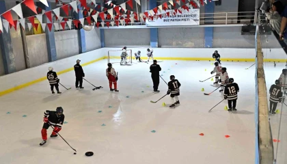 Buz Hokeyi Gelişim Kampı ilk kez Antalyada