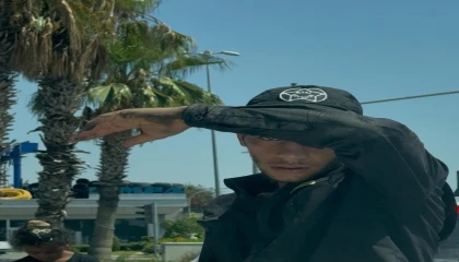 Cam silen şahıslar sürücüleri rahatsız etmeye devam ediyor