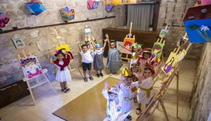 Çocuk Gelişim Merkezlerinde eğitim alan miniklerin eserleri Tarsusta sergileniyor