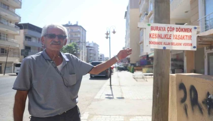 Çöp sorununa Astığı Tabelayla son verdi