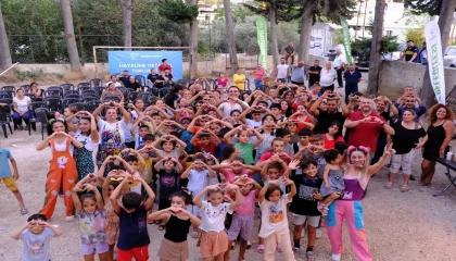 Defne Belediyesinin Bostancık Mahallesinde düzenlediği etkinlikte çocuklar doyasıya eğlendi