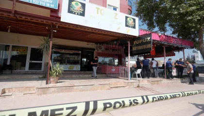 Elinde bıçakla girdiği kuyumcudan 18 adet bileziği alarak kaçtı