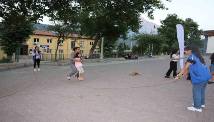 Gezen Sinema Tırı Pozantıda