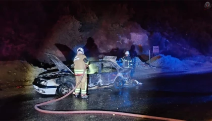 Hatay'da 2 farklı noktada çıkan yangında 2 araç yandı