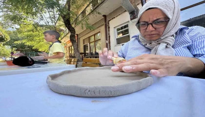 Hayallerini ata toprağında açtığı seramik atölyesiyle gerçekleştirdi