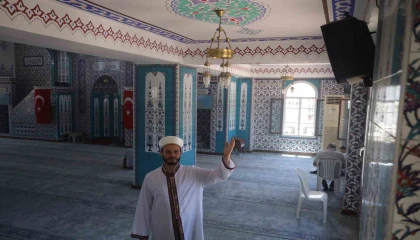 Huzuru camide bulan kuşların yuvalarına cemaatten merhamet koruması