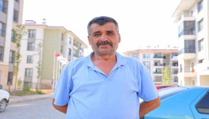 İki oğlunu kaybeden depremzede baba: Devletimiz evlerimizi yaptı