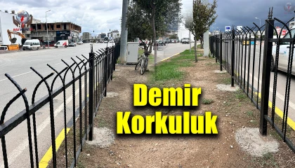 İskenderun'da ölümcül kazalara karşı orta refüje demir korkuluk