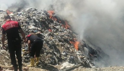 Ispartada çöplükte çıkan yangın ormana sıçramadan söndürüldü