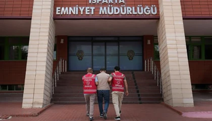 Ispartada hırsızlık suçundan aranan cezaevi firarisi yakalandı