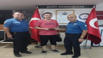 Ispartada içerisinde para bulunan cüzdan sahibine teslim edildi