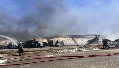 Kahramanmaraştaki kağıt fabrikası yangını kontrol altına alındı