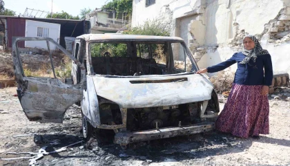 Kanserden eşini kaybeden kadının, 4 evladının ekmek parasını kazandığı minibüs yandı