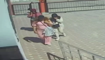 Kapı kırıp eve giren kadın hırsızlar, 200 bin liralık altın çaldı