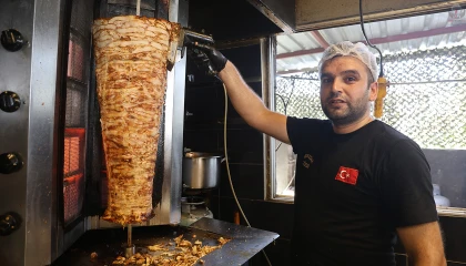Kavurucu sıcakta 2 bin TL yevmiyeye döner ustasının zorlu mesaisi