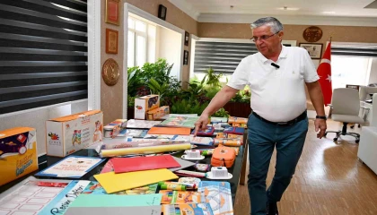 Kemer Belediyesinden 6 bin 500 öğrenciye ücretsiz kırtasiye malzemesi