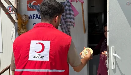 Kızılaydan konteyner kentteki depremzedelere kahvaltılık desteği
